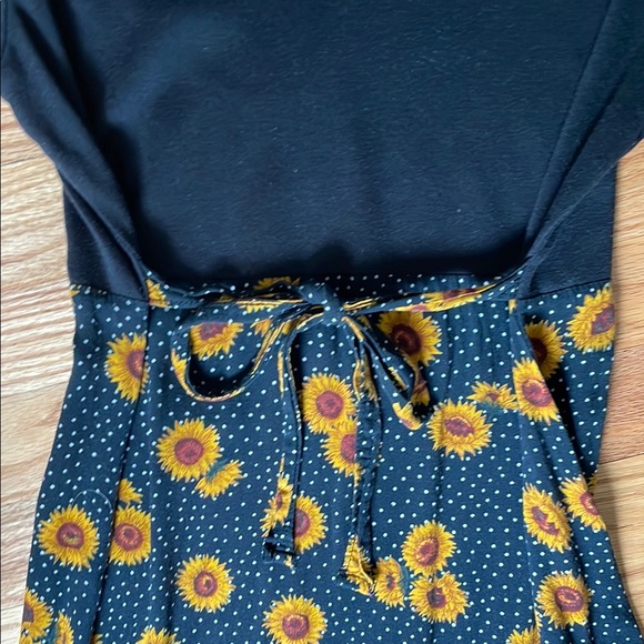 90s Sunflower Dress - Picture 5 of 6